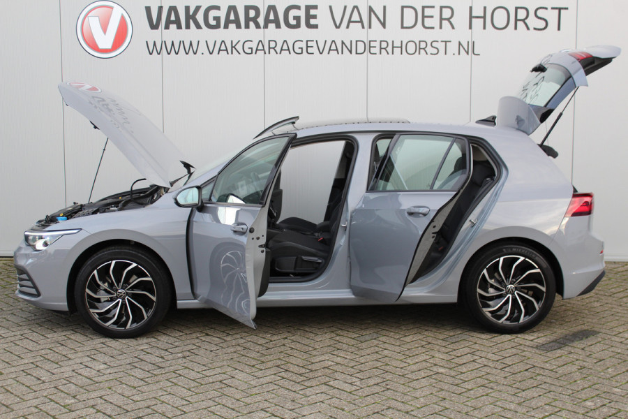 Volkswagen Golf 1.5-150pk TSI Highline. Erg nette, sportieve en goed onderhouden VW Golf ! Slechts 41.000km ! Autm. airco dual, digitaal dashb., adapt. cruise cntrl, navigatie, tel. voorb., trekhaak + afn. kgl,  IQ lights, LM wielen, elektr. panoramadak, stoel- en stuurverwarming etc.