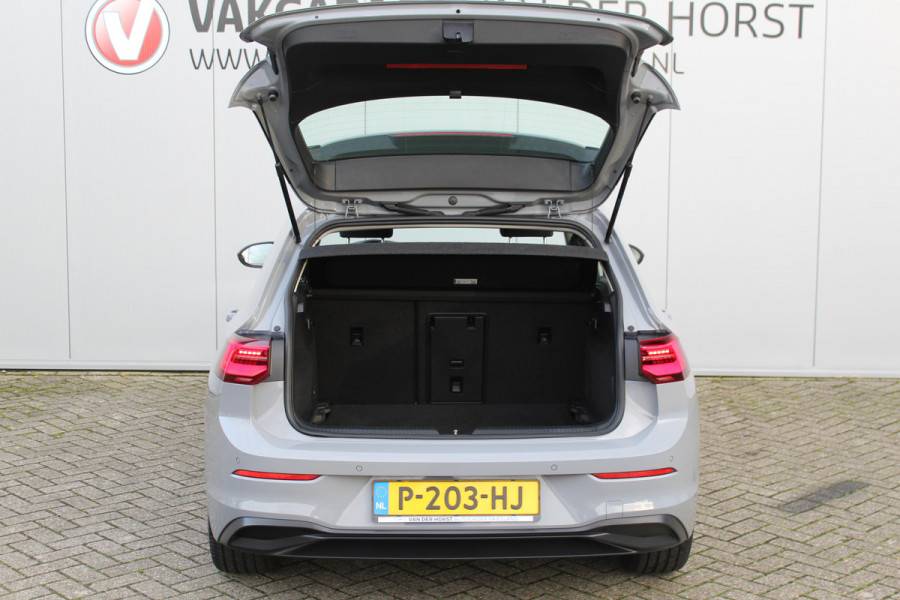 Volkswagen Golf 1.5-150pk TSI Highline. Erg nette, sportieve en goed onderhouden VW Golf ! Slechts 41.000km ! Autm. airco dual, digitaal dashb., adapt. cruise cntrl, navigatie, tel. voorb., trekhaak + afn. kgl,  IQ lights, LM wielen, elektr. panoramadak, stoel- en stuurverwarming etc.