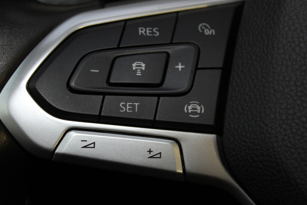 Volkswagen Golf 1.5-150pk TSI Highline. Erg nette, sportieve en goed onderhouden VW Golf ! Slechts 41.000km ! Autm. airco dual, digitaal dashb., adapt. cruise cntrl, navigatie, tel. voorb., trekhaak + afn. kgl,  IQ lights, LM wielen, elektr. panoramadak, stoel- en stuurverwarming etc.