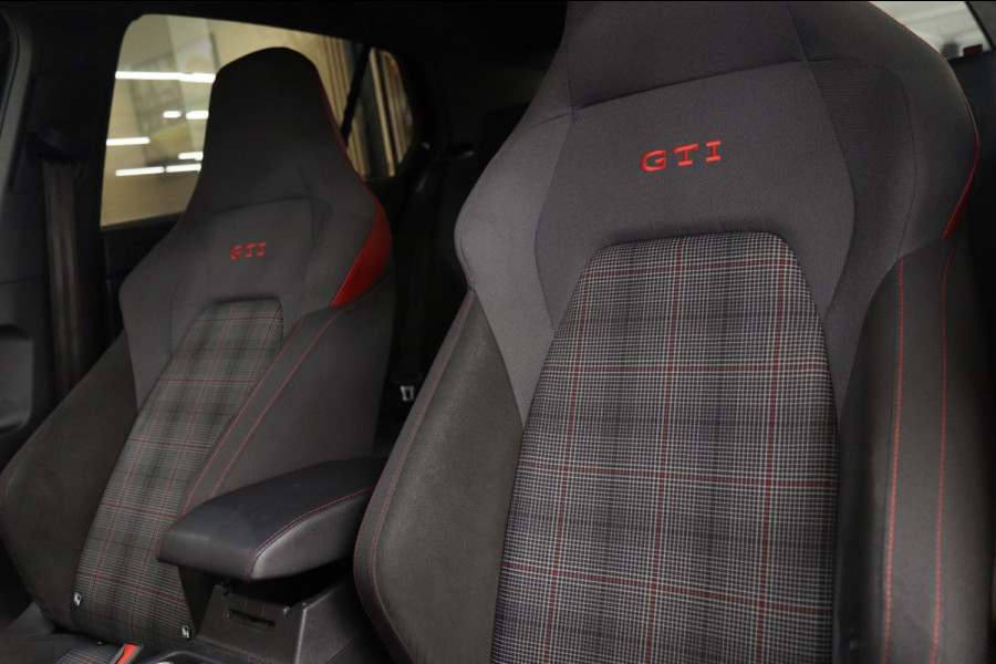 Volkswagen Golf 2.0 TSI GTI BLACKSTYLE/PANO/H-K/HUD/CARPLAY/VOL