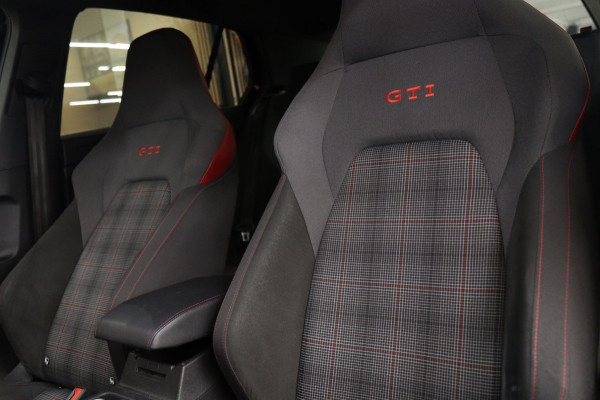 Volkswagen Golf 2.0 TSI GTI BLACKSTYLE/PANO/H-K/HUD/CARPLAY/VOL