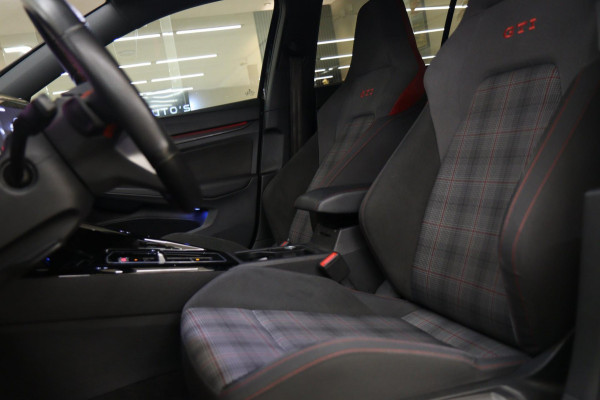 Volkswagen Golf 2.0 TSI GTI BLACKSTYLE/PANO/H-K/HUD/CARPLAY/VOL
