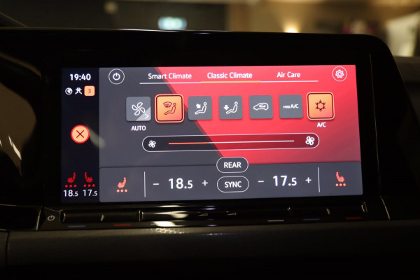 Volkswagen Golf 2.0 TSI GTI BLACKSTYLE/PANO/H-K/HUD/CARPLAY/VOL