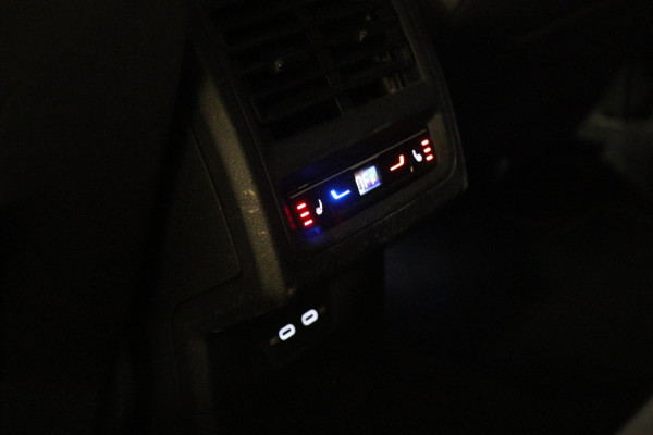 Volkswagen Golf 2.0 TSI GTI BLACKSTYLE/PANO/H-K/HUD/CARPLAY/VOL