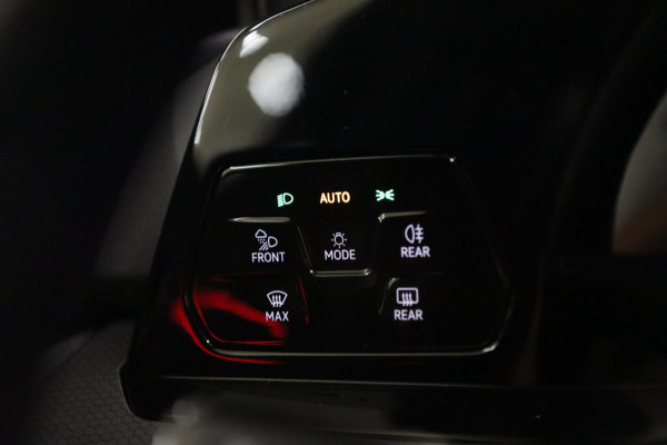 Volkswagen Golf 2.0 TSI GTI BLACKSTYLE/PANO/H-K/HUD/CARPLAY/VOL