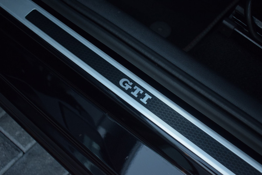 Volkswagen up! GTI 1.0 TSI 116pk | Origineel NL | Pano | Beats | Camera