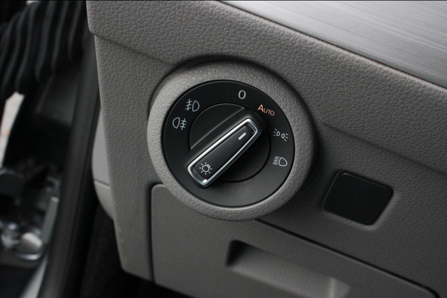 Volkswagen Transporter 2.0 TDI L2H1 BULLI DUBBEL CABINE 204PK 2023 JB-EDIITON / ACTIVE DISPLAY / VERLAGINGSVEREN / APPLE CARPLAY