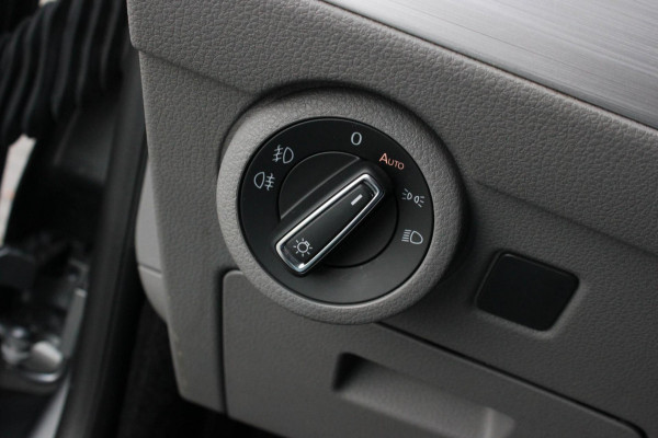 Volkswagen Transporter 2.0 TDI L2H1 BULLI DUBBEL CABINE 204PK 2023 JB-EDIITON / ACTIVE DISPLAY / VERLAGINGSVEREN / APPLE CARPLAY