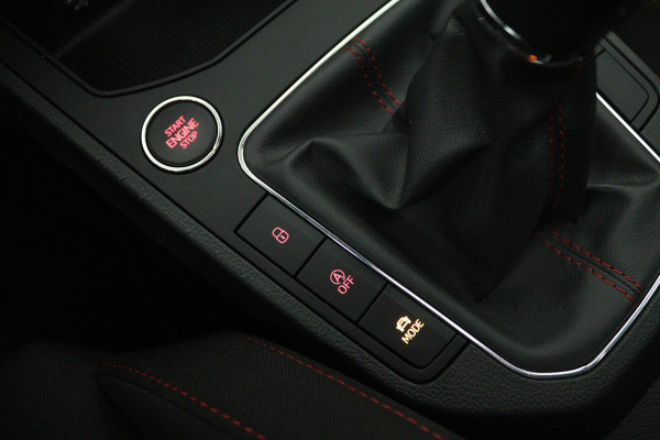 Seat Ibiza 1.0 TSI FR Business Intense (PANORAMADAK, DIGITALE COCKPIT, BEATS AUDIO, ACHTERUITRIJCAMERA, SENSOREN)