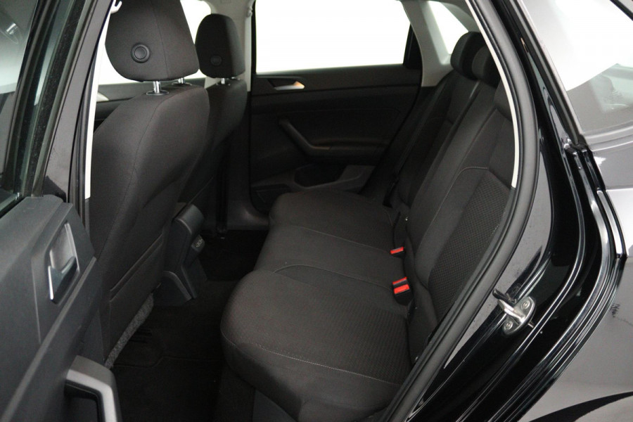 Volkswagen Polo 1.0 TSI Comfortline (TREKHAAK, DIGITALE COCKPIT, PARKEERSENSOREN, CRUISE ADAPTIEF, AUTOMAAT)