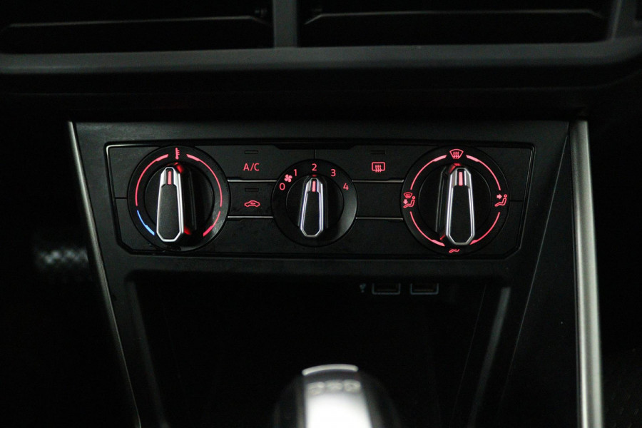 Volkswagen Polo 1.0 TSI Comfortline (TREKHAAK, DIGITALE COCKPIT, PARKEERSENSOREN, CRUISE ADAPTIEF, AUTOMAAT)