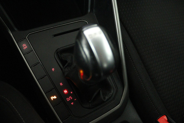 Volkswagen Polo 1.0 TSI Comfortline (TREKHAAK, DIGITALE COCKPIT, PARKEERSENSOREN, CRUISE ADAPTIEF, AUTOMAAT)