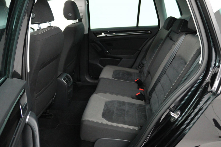 Volkswagen Golf Sportsvan 1.4 TSI Highline (PANORAMADAK, TREKHAAK, CAMERA, CRUISE ADAPTIEF, STOELVERWARMING, CARPLAY)