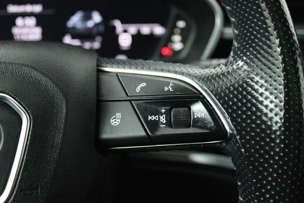 Audi Q3 35 TFSI edition one (PANORAMADAK, DIGITALE COCKPIT, LANE-ASSIST, STUUR/STOEL VERWARMING, AUTOMAAT, PARKEERSENSOREN)