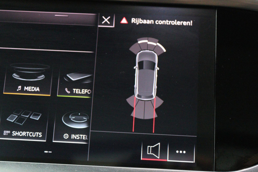 Audi Q3 35 TFSI edition one (PANORAMADAK, DIGITALE COCKPIT, LANE-ASSIST, STUUR/STOEL VERWARMING, AUTOMAAT, PARKEERSENSOREN)