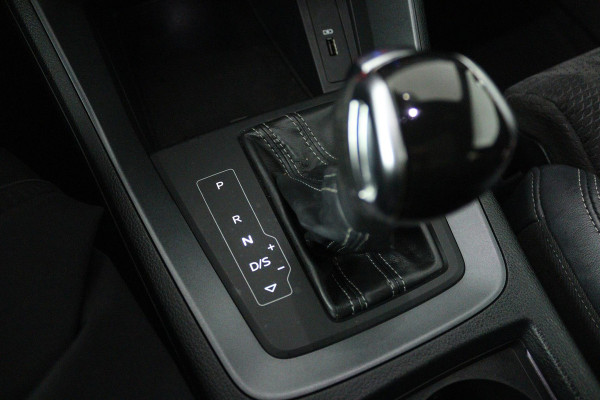 Audi Q3 35 TFSI edition one (PANORAMADAK, DIGITALE COCKPIT, LANE-ASSIST, STUUR/STOEL VERWARMING, AUTOMAAT, PARKEERSENSOREN)