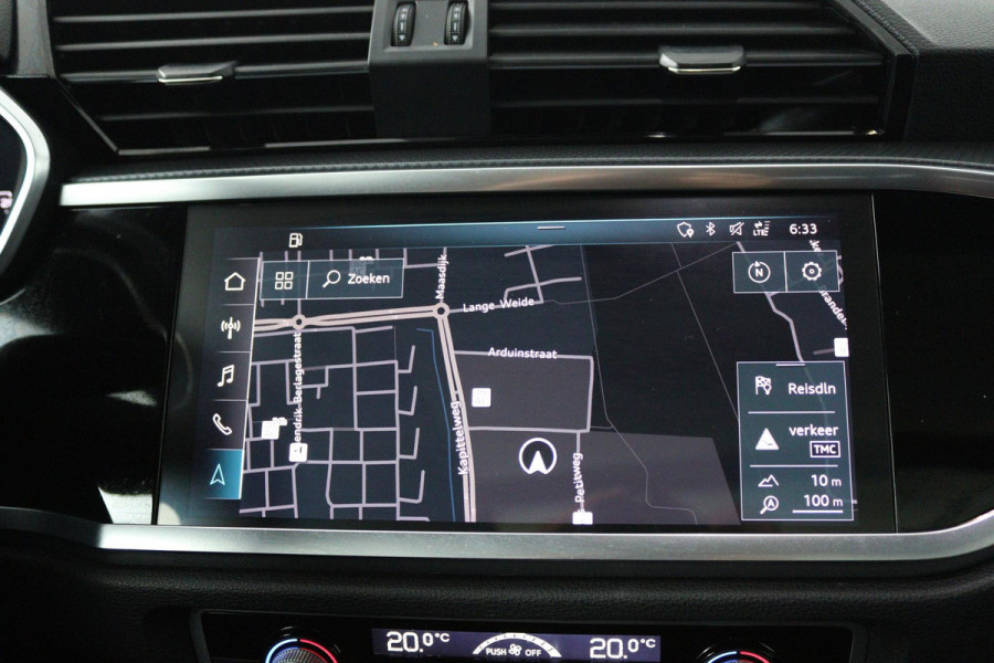 Audi Q3 35 TFSI edition one (PANORAMADAK, DIGITALE COCKPIT, LANE-ASSIST, STUUR/STOEL VERWARMING, AUTOMAAT, PARKEERSENSOREN)