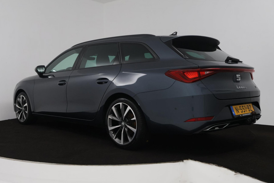 Seat Leon Sportstourer 1.5 TSI FR Business Intense (TREKHAAK, DIGITALE COCKPIT, CAMERA, SFEERVERLICHTING, PARKEERSENSOREN)
