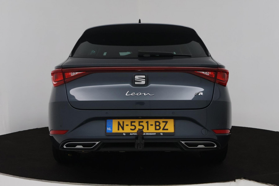Seat Leon Sportstourer 1.5 TSI FR Business Intense (TREKHAAK, DIGITALE COCKPIT, CAMERA, SFEERVERLICHTING, PARKEERSENSOREN)