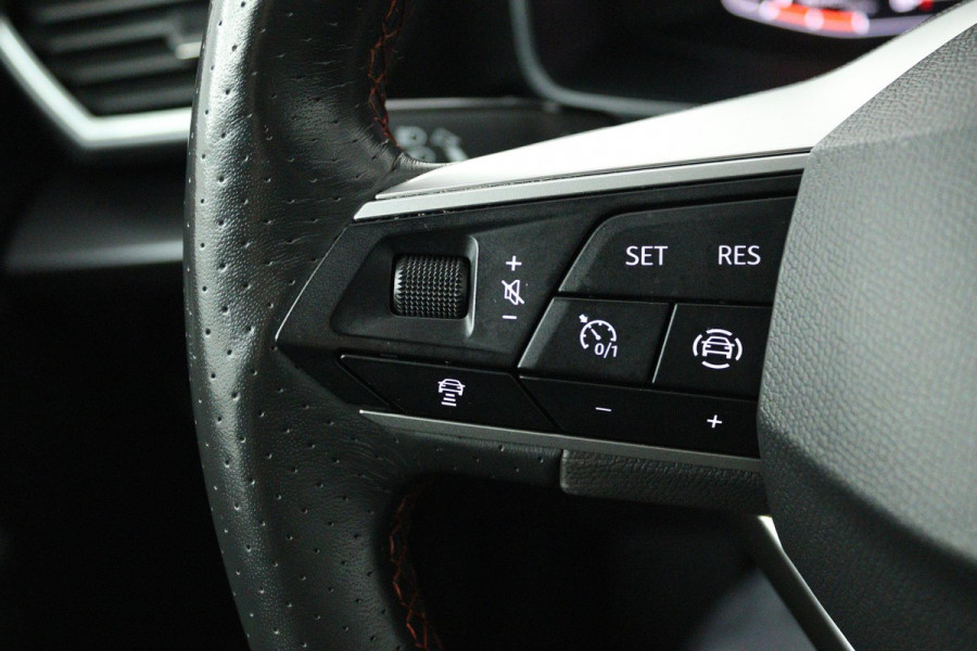 Seat Leon Sportstourer 1.5 TSI FR Business Intense (TREKHAAK, DIGITALE COCKPIT, CAMERA, SFEERVERLICHTING, PARKEERSENSOREN)