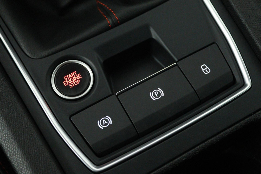 Seat Leon Sportstourer 1.5 TSI FR Business Intense (TREKHAAK, DIGITALE COCKPIT, CAMERA, SFEERVERLICHTING, PARKEERSENSOREN)