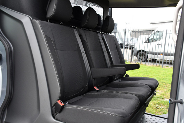 Renault Trafic 2.0 170 L2H1 Extra DC Facelift! 3 x Leverbaar, Virtual, Cruise, Carplay, Stoelverwarming, Clima, Automaat, LED, 170PK, 2 x Schuifdeur, Uniek!