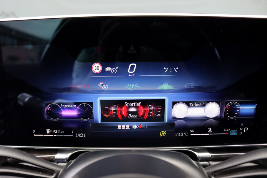 Mercedes-Benz S-Klasse 400d 4MATIC Lang AMG Line Aut9 | Airmatic | Achterasbesturing | Distronic+ | Zonweringspakket | Burmester | Stoelventilatie | Verwarmd Stuurwiel | HUD | Vlakkenverwarming |