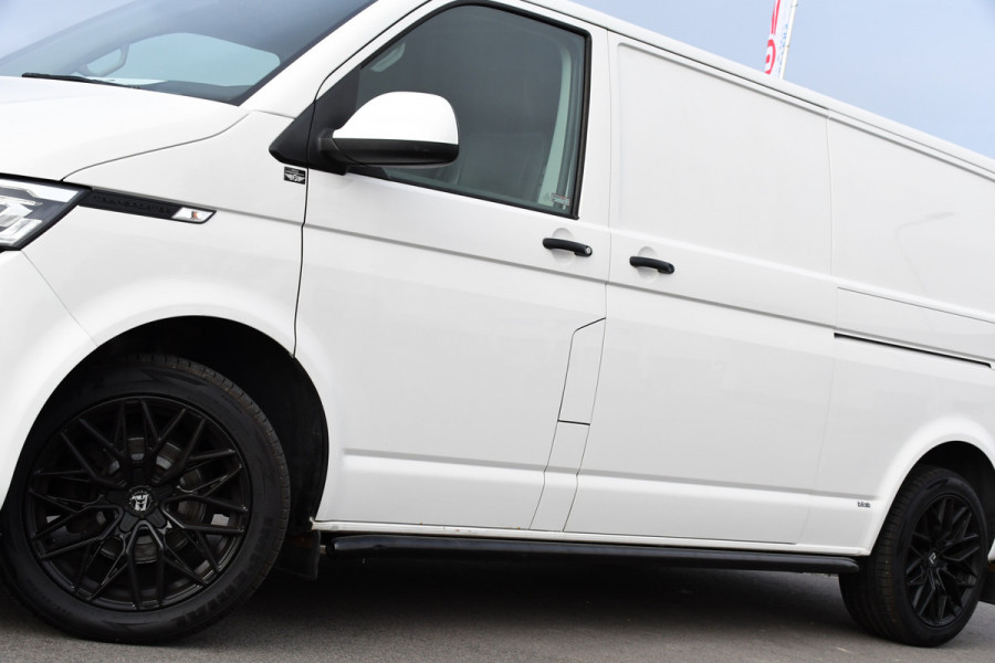 Volkswagen Transporter 2.0 TDI L2H1 30 Bulli Edition Cruise, Carplay, 150PK, Automaat, Sensoren, LED, PDC, 2 x Schuifdeur, Trekhaak, UNIEK!