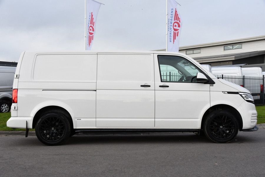 Volkswagen Transporter 2.0 TDI L2H1 30 Bulli Edition Cruise, Carplay, 150PK, Automaat, Sensoren, LED, PDC, 2 x Schuifdeur, Trekhaak, UNIEK!