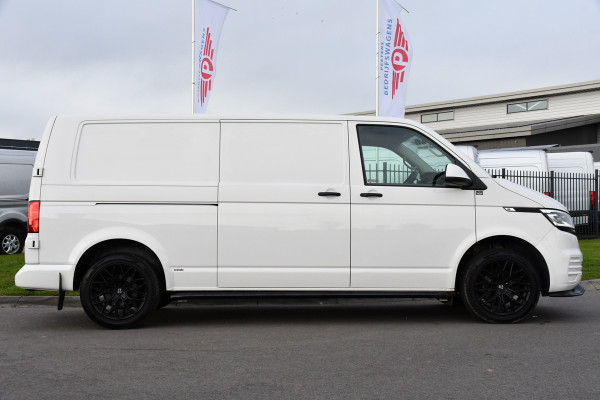 Volkswagen Transporter 2.0 TDI L2H1 30 Bulli Edition Cruise, Carplay, 150PK, Automaat, Sensoren, LED, PDC, 2 x Schuifdeur, Trekhaak, UNIEK!