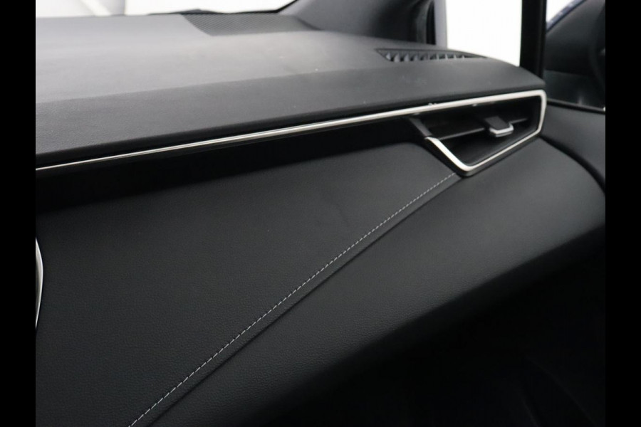 Toyota Corolla 1.8 Hybrid Business | 1e eigenaar | Trekhaak | Carplay | Camera | Adaptive cruise | Full LED | DAB | Climate control