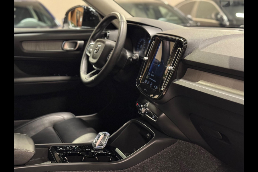 Volvo XC40 1.5 T4 211PK Recharge Plug-In, Navi, Camera, Leder, Voll Led, Trekhaak, 19" Velgen, Adaptief Cruise, Stoel Verwarming