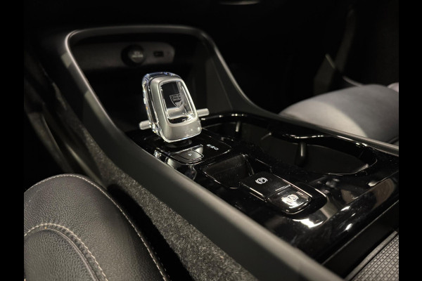 Volvo XC40 1.5 T4 211PK Recharge Plug-In, Navi, Camera, Leder, Voll Led, Trekhaak, 19" Velgen, Adaptief Cruise, Stoel Verwarming