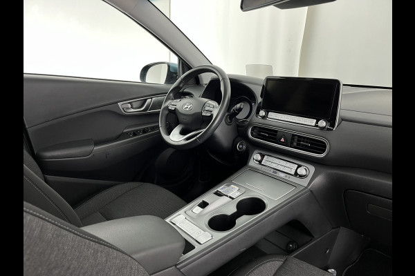 Hyundai Kona EV Fashion 64 kWh [ 3-Fase ] { SOH-100% } (INCL-BTW) Aut. *PANO | KRELL-AUDIO | HEAD-UP | NAVI-FULLMAP | KEYLESS | SHIFT-PADDLES | LANE-ASSIST | BLIND-SPOT | CAMERA | DAB | ECC | PDC | ADAPTIVE-CRUISE | COMFORT-SEATS | 17"ALU*