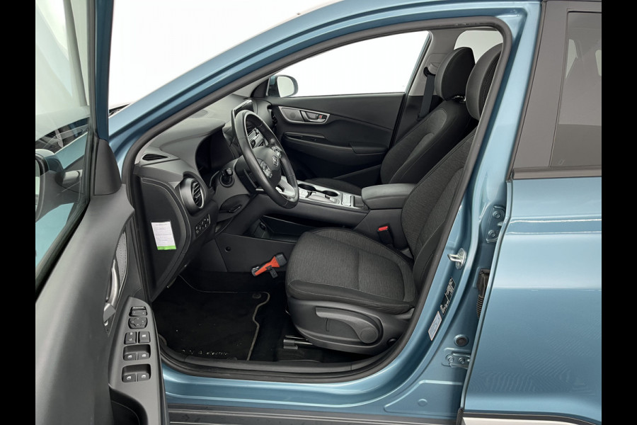 Hyundai Kona EV Fashion 64 kWh [ 3-Fase ] { SOH-100% } (INCL-BTW) Aut. *PANO | KRELL-AUDIO | HEAD-UP | NAVI-FULLMAP | KEYLESS | SHIFT-PADDLES | LANE-ASSIST | BLIND-SPOT | CAMERA | DAB | ECC | PDC | ADAPTIVE-CRUISE | COMFORT-SEATS | 17"ALU*