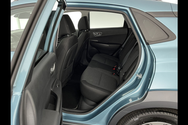 Hyundai Kona EV Fashion 64 kWh [ 3-Fase ] { SOH-100% } (INCL-BTW) Aut. *PANO | KRELL-AUDIO | HEAD-UP | NAVI-FULLMAP | KEYLESS | SHIFT-PADDLES | LANE-ASSIST | BLIND-SPOT | CAMERA | DAB | ECC | PDC | ADAPTIVE-CRUISE | COMFORT-SEATS | 17"ALU*