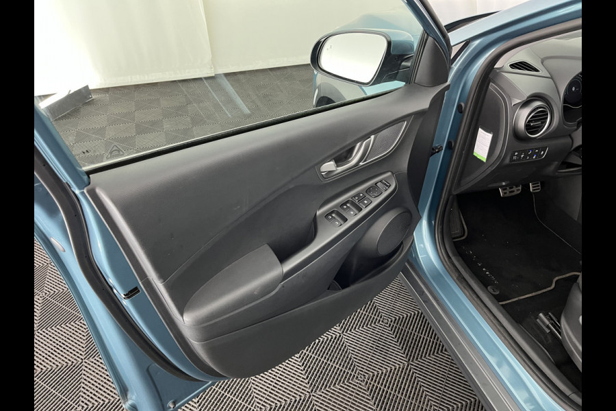 Hyundai Kona EV Fashion 64 kWh [ 3-Fase ] { SOH-100% } (INCL-BTW) Aut. *PANO | KRELL-AUDIO | HEAD-UP | NAVI-FULLMAP | KEYLESS | SHIFT-PADDLES | LANE-ASSIST | BLIND-SPOT | CAMERA | DAB | ECC | PDC | ADAPTIVE-CRUISE | COMFORT-SEATS | 17"ALU*