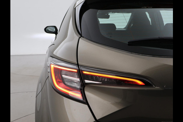 Toyota Corolla 1.8 HYBRID FIRST EDITION *BTW* + ADAPTIVE CRUISE / 17 INCH / LED / NAVIGATIE