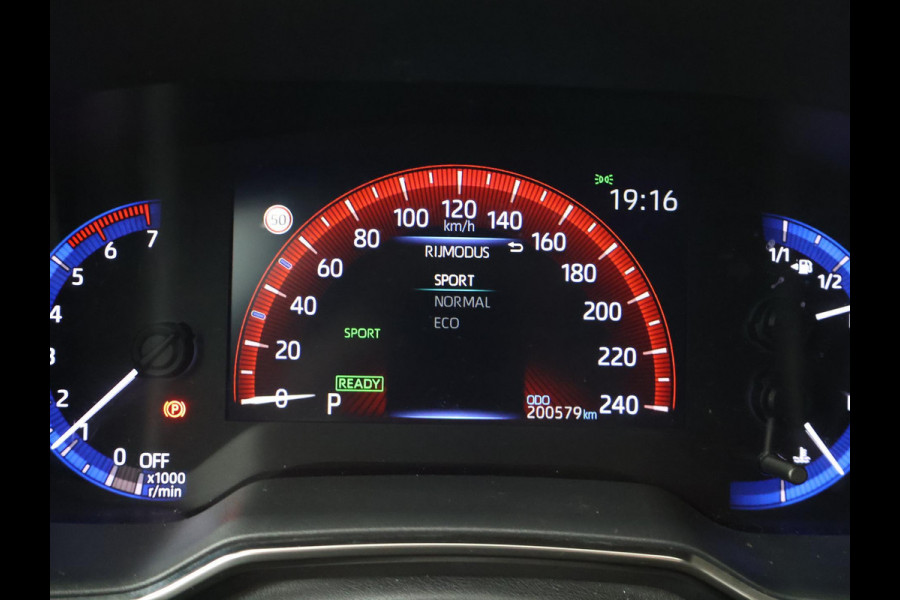Toyota Corolla 1.8 HYBRID FIRST EDITION *BTW* + ADAPTIVE CRUISE / 17 INCH / LED / NAVIGATIE