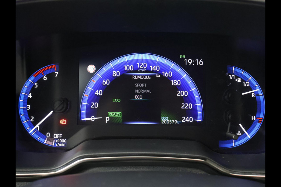 Toyota Corolla 1.8 HYBRID FIRST EDITION *BTW* + ADAPTIVE CRUISE / 17 INCH / LED / NAVIGATIE