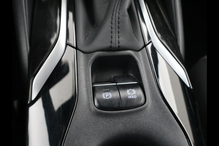 Toyota Corolla 1.8 HYBRID FIRST EDITION *BTW* + ADAPTIVE CRUISE / 17 INCH / LED / NAVIGATIE