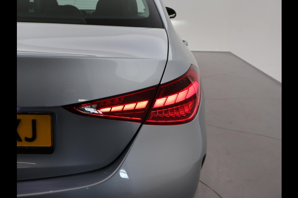 Mercedes-Benz C-Klasse 180 AMG LINE SEDAN + SFEERVERLICHTING | CAMERA | STOELVERW.