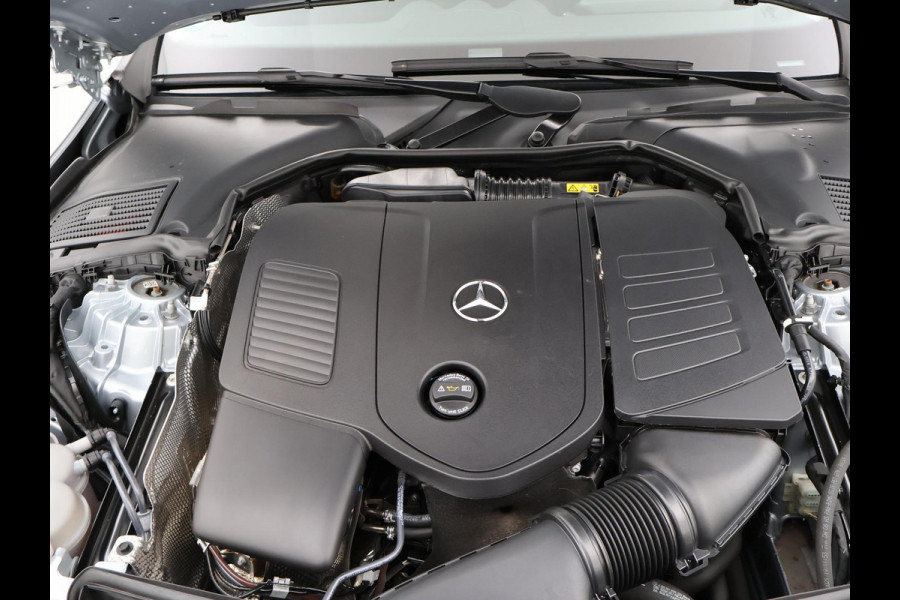 Mercedes-Benz C-Klasse 180 AMG LINE SEDAN + SFEERVERLICHTING | CAMERA | STOELVERW.