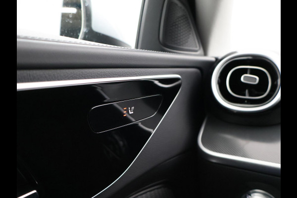 Mercedes-Benz C-Klasse 180 AMG LINE SEDAN + SFEERVERLICHTING | CAMERA | STOELVERW.