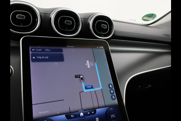 Mercedes-Benz C-Klasse 180 AMG LINE SEDAN + SFEERVERLICHTING | CAMERA | STOELVERW.