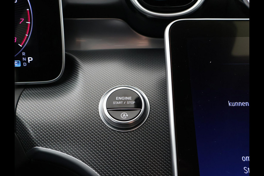 Mercedes-Benz C-Klasse 180 AMG LINE SEDAN + SFEERVERLICHTING | CAMERA | STOELVERW.