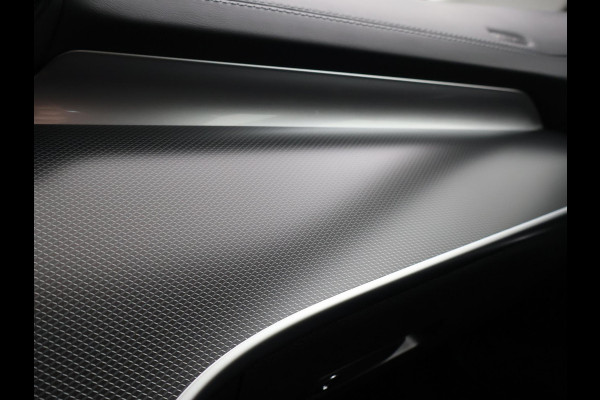 Mercedes-Benz C-Klasse 180 AMG LINE SEDAN + SFEERVERLICHTING | CAMERA | STOELVERW.