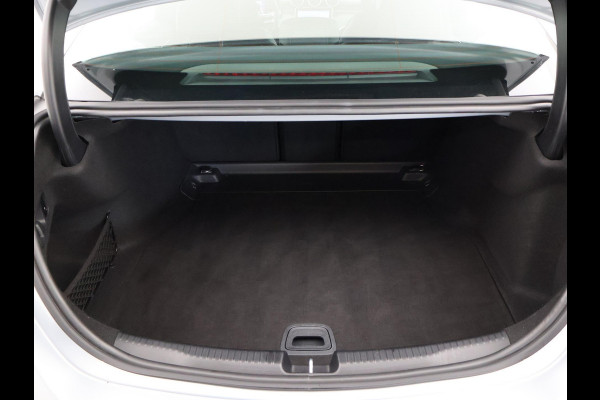 Mercedes-Benz C-Klasse 180 AMG LINE SEDAN + SFEERVERLICHTING | CAMERA | STOELVERW.