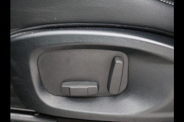 Jaguar E-Pace 2.0 TURBO P250 AWD R-DYNAMIC SE + PANORAMA / LEDER / CAMERA