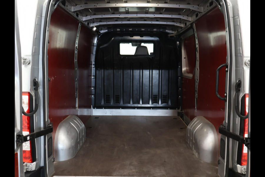 Renault Master 2.3 dCi 135 PK L1H1 WORK EDITION + CAMERA / TREKHAAK / NAVIGATIE / CLIMATE / CRUISE / DAB+